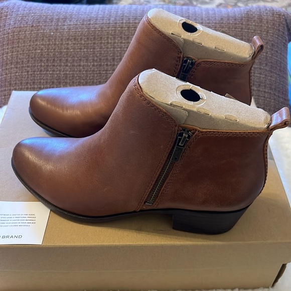 👢👢Lucky Brand Toffee Barillos👢👢NWT - Picture 1 of 16